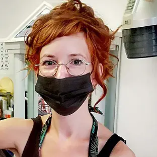 Friseurmeisterin Silvana Meyer im Salon Kopf-Kult